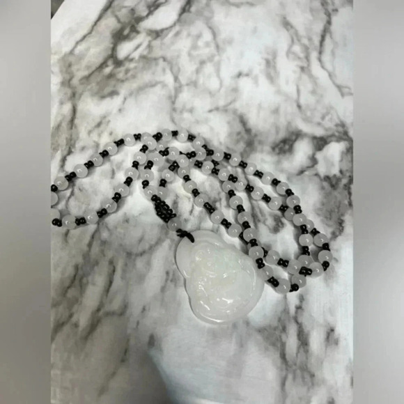 White JADE Hand Carved Maitreya Buddah Pendant Necklace - Picture 3 of 6